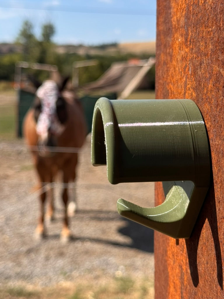 EquiClip PRO – Portabriglie Magnetico Personalizzato